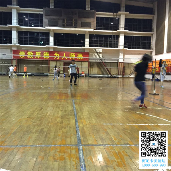 男神訓(xùn)練我們家五行缺運(yùn)動的萌萌噠女神練球