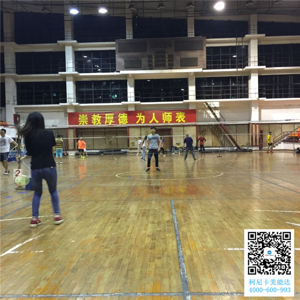 男神訓(xùn)練我們家五行缺運(yùn)動的萌萌噠女神練球