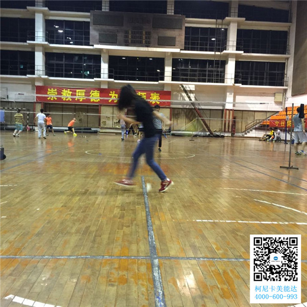 男神訓(xùn)練我們家五行缺運(yùn)動的萌萌噠女神練球