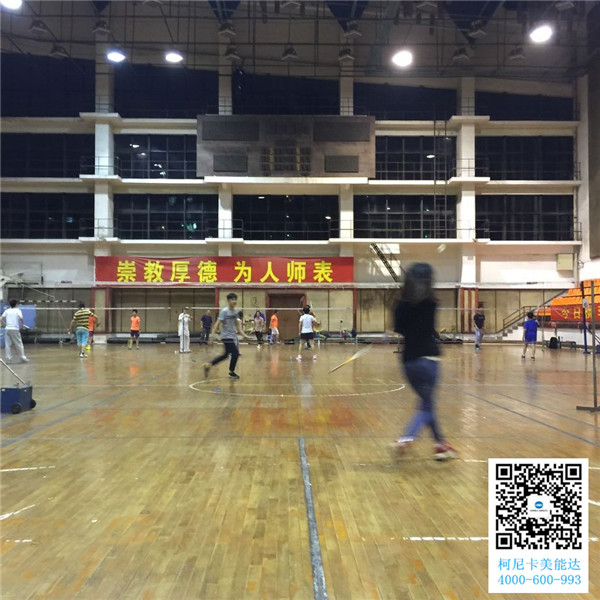 男神訓(xùn)練我們家五行缺運(yùn)動的萌萌噠女神練球