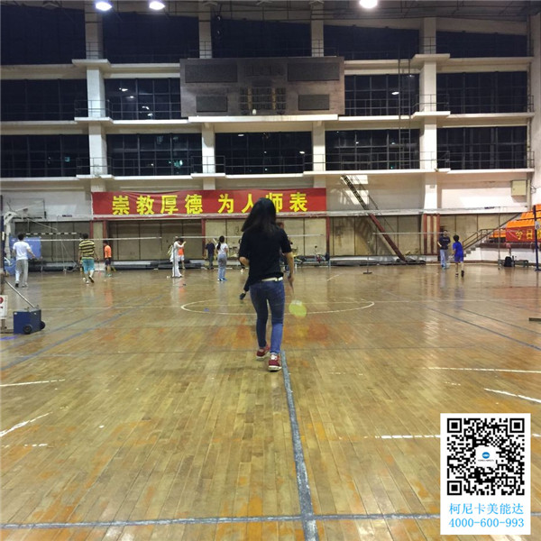 男神訓(xùn)練我們家五行缺運(yùn)動的萌萌噠女神練球