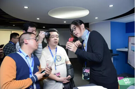 媒體嘉賓現場體驗柯尼卡美能達“云時代文印”解決方案-科頤辦公