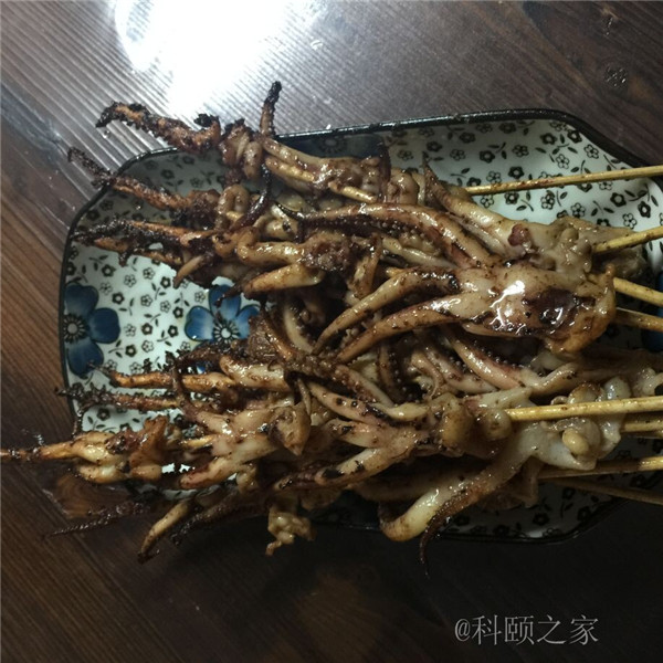 科頤辦公專業(yè)修機(jī)器的蔡師傅，搖身變專業(yè)燒烤師傅了-科頤辦公