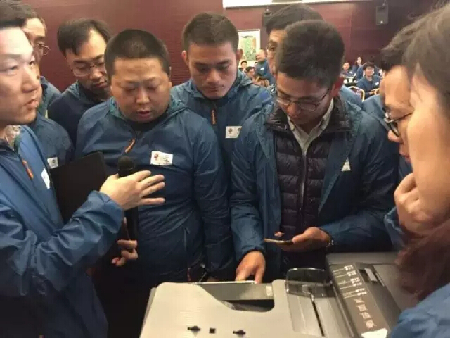 與會經銷商積極體驗最新微信支付解決方案-科頤辦公分享