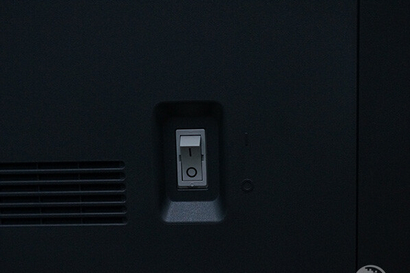 機器的硬件電源開關(guān)-科頤辦公