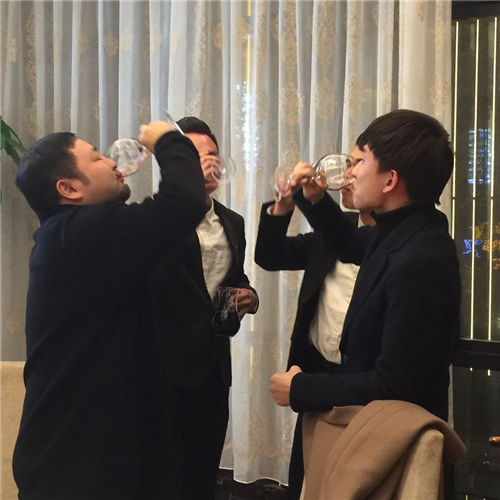 科頤2017年年會(huì)團(tuán)圓飯，把酒飲歡