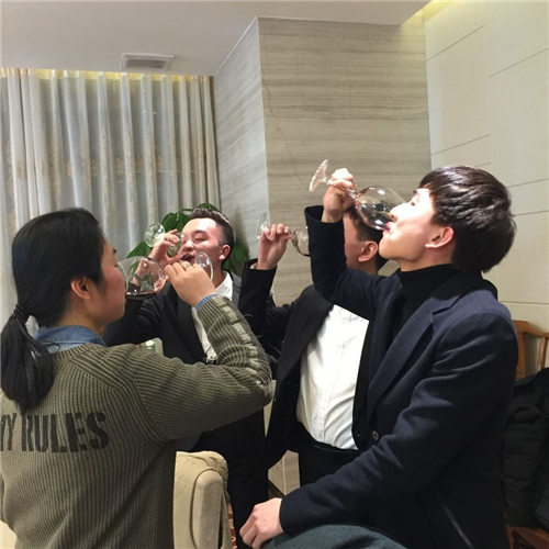 科頤2017年年會(huì)團(tuán)圓飯，把酒飲歡