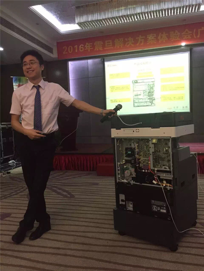 辦公解決方案全國巡回體驗會-廣州站，震旦經銷事業群西南事業部經理唐偉先生現場介紹震旦新品-科頤辦公分享